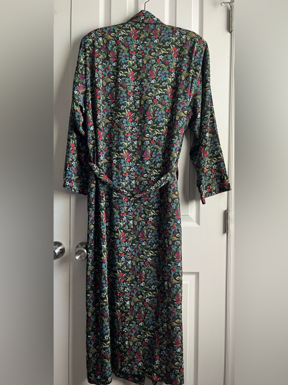 Vintage Jennifer Moore Black Floral Belted Robe Size Medium - Picture 3 of 3